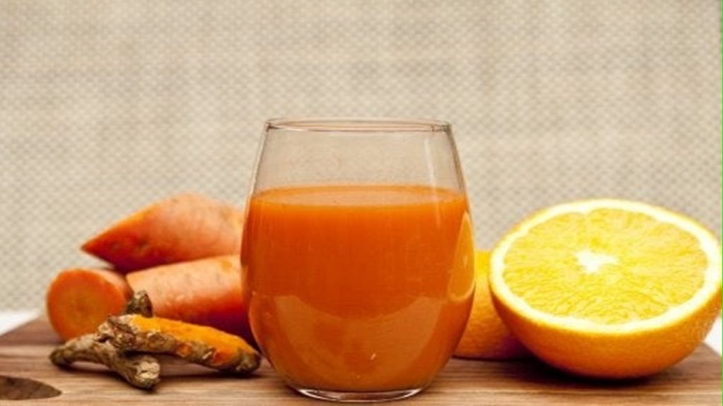 Suco detox de laranja, cenoura e gengibre | Receitas Naturais
